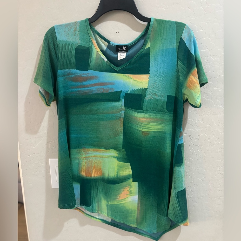 J & JL Green Print Abstract Women's Top with Asymetrical Hem. Size Large